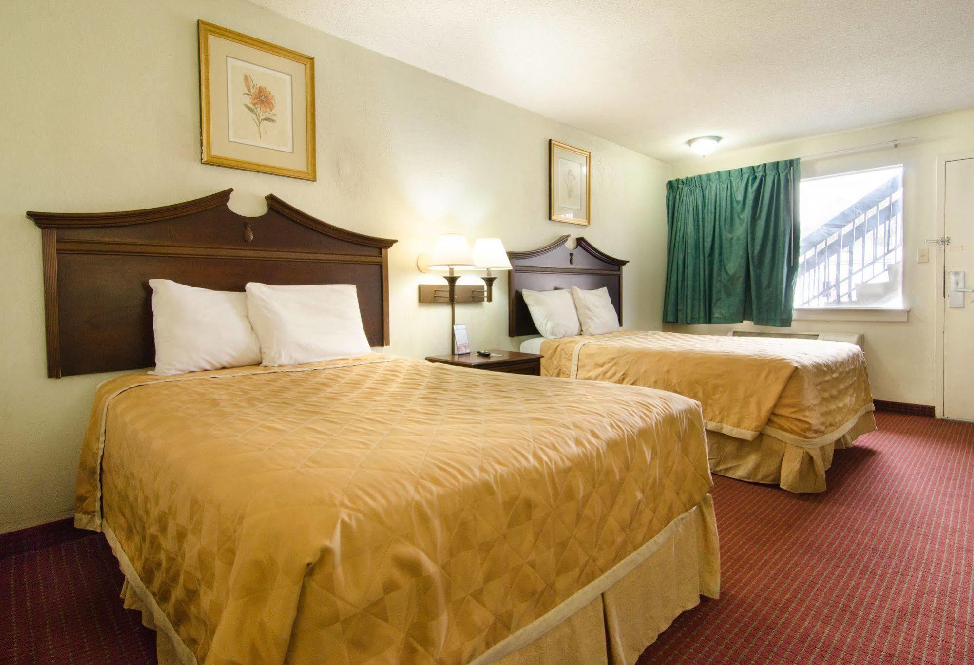 Key West Inn - Ньюпорт-Ньюс Екстер'єр фото