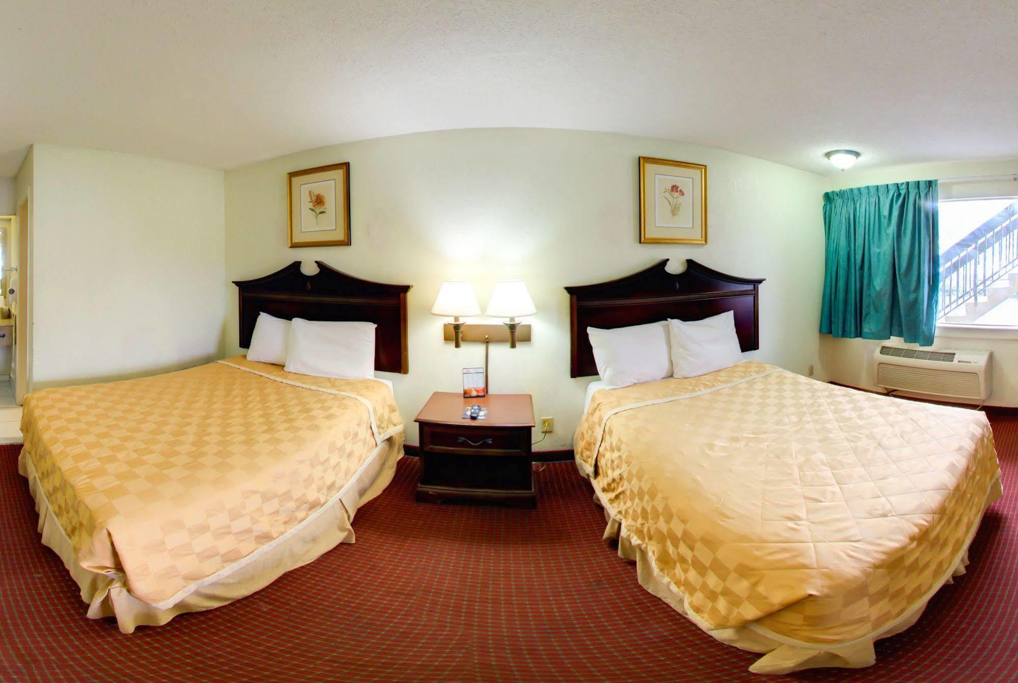 Key West Inn - Ньюпорт-Ньюс Екстер'єр фото