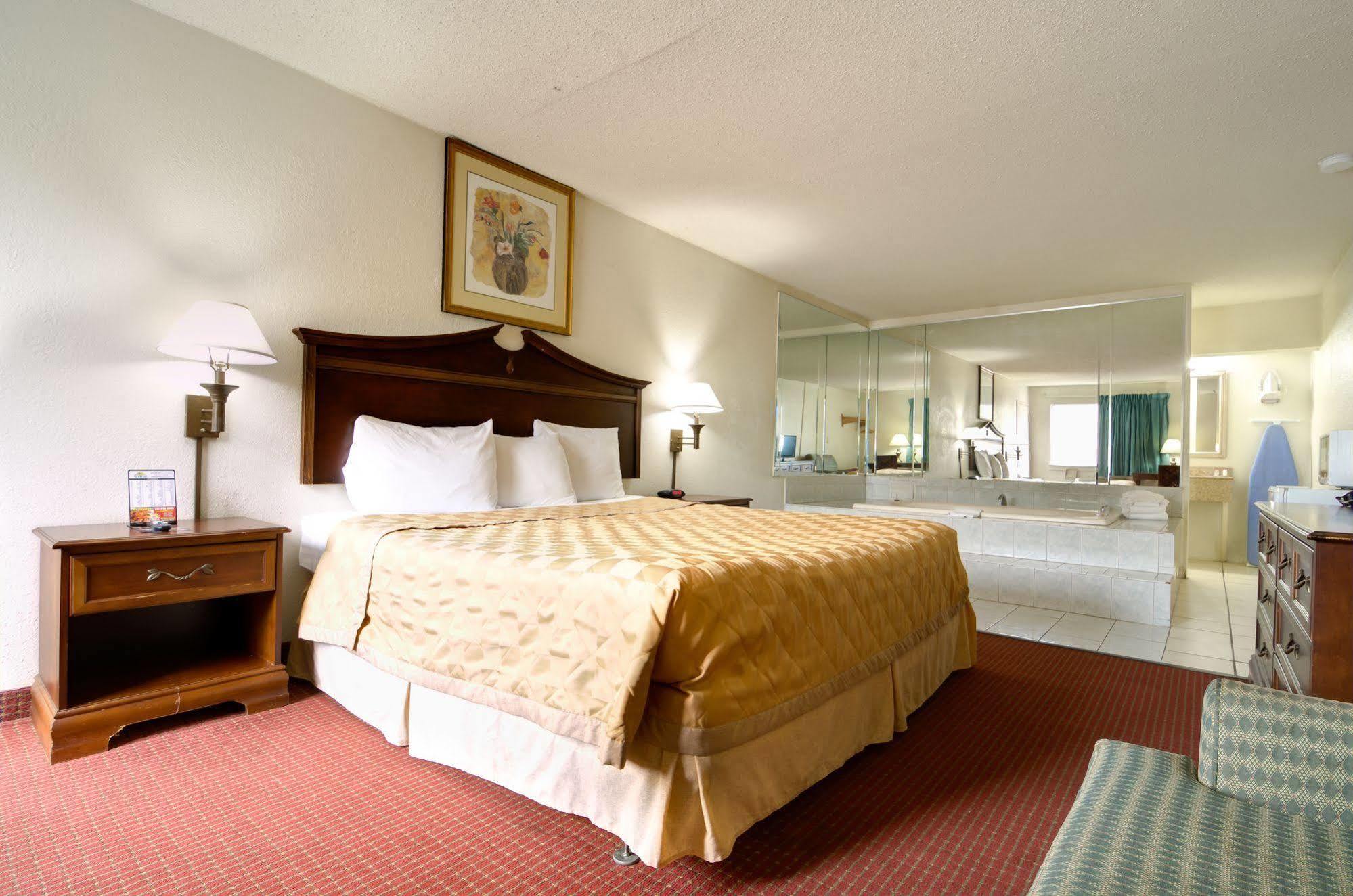 Key West Inn - Ньюпорт-Ньюс Екстер'єр фото