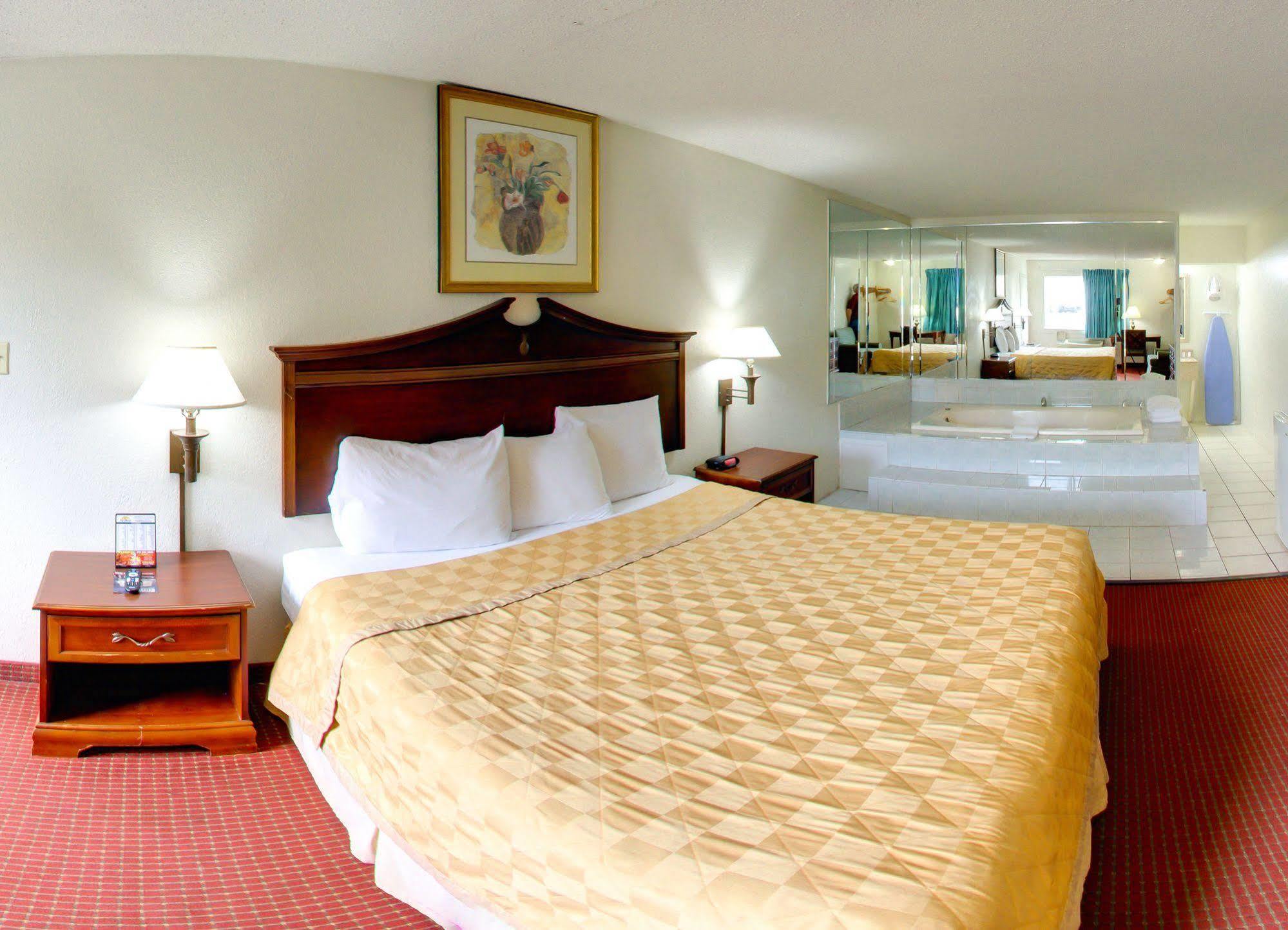 Key West Inn - Ньюпорт-Ньюс Екстер'єр фото
